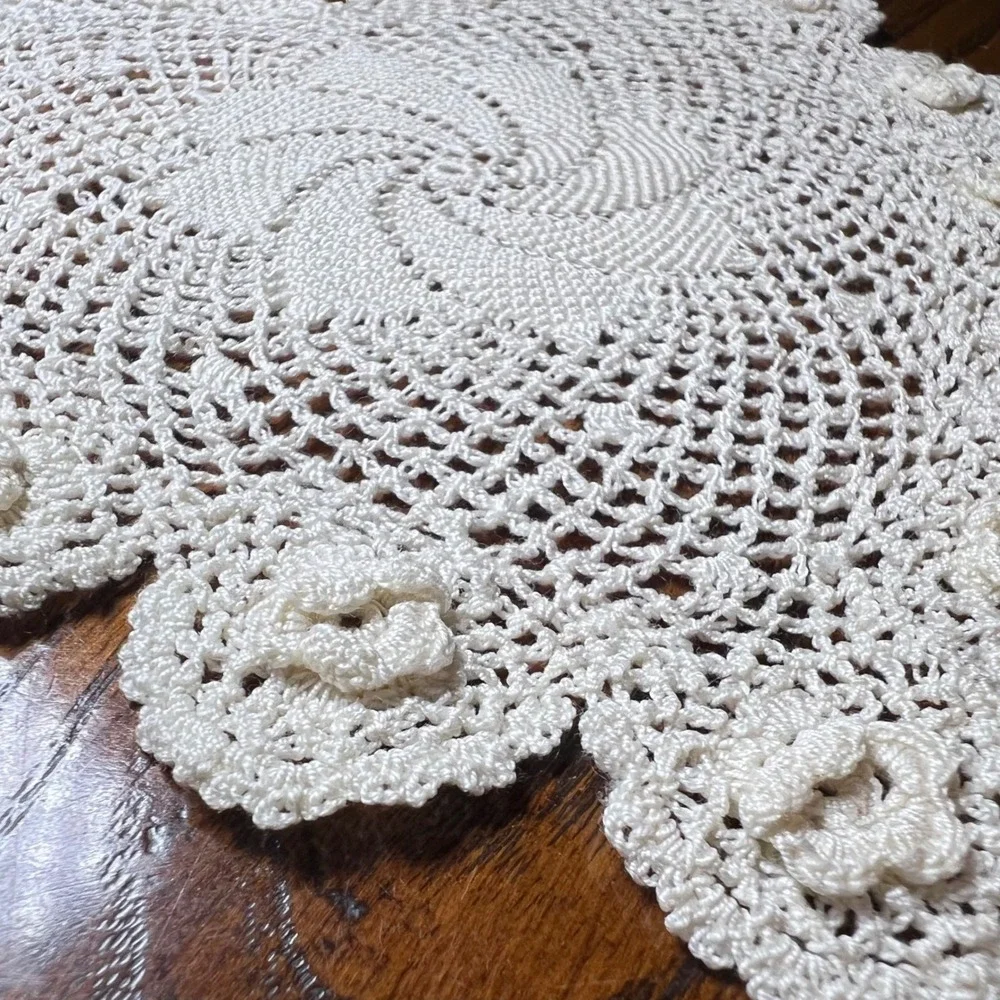 Handmade‎ Ivory Heart Doily Crochet Vintage Floral Grandmacore Cottage Victorian